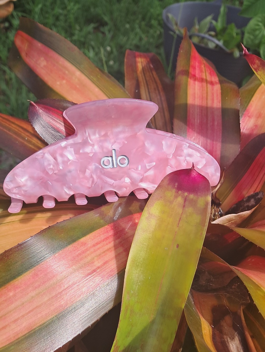 Alo Pink Marble Hair Clip
